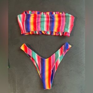 Multicolored strapless bathing suit